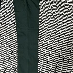 Brand new Gap women pants. Size 8 Tall 95%cotton 5% spandex. Green color.